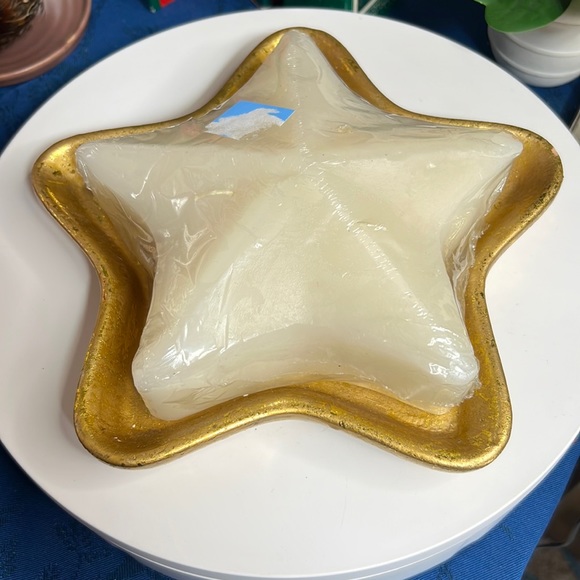 Cranford Collection 3-Wick Star-Shaped Candle With Gold Candle Holder - New - Picture 1 of 8